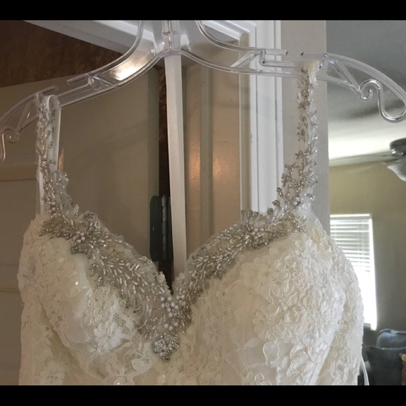 Wedding dress - Picture 6 of 6